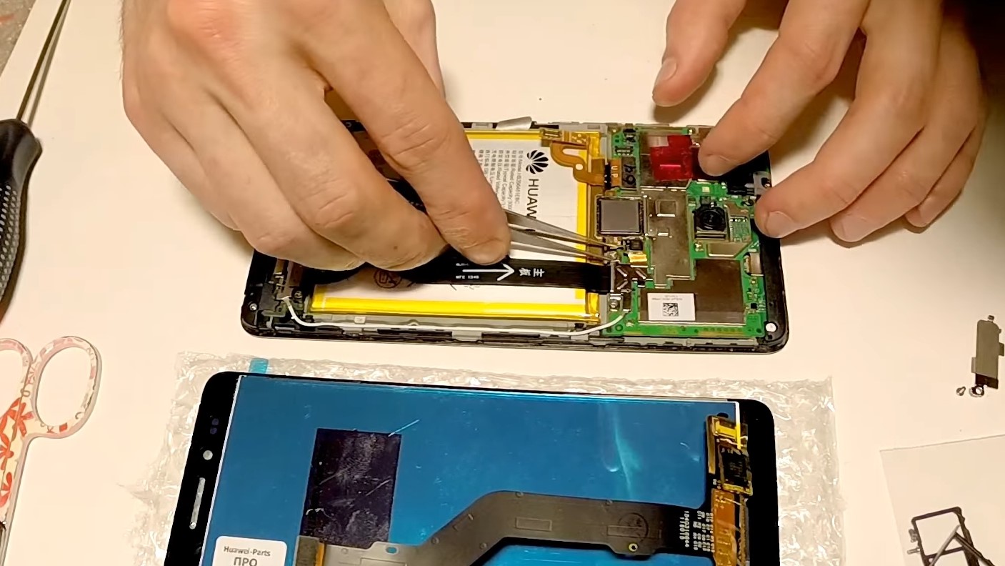 lcd.jpg huawei.jpg