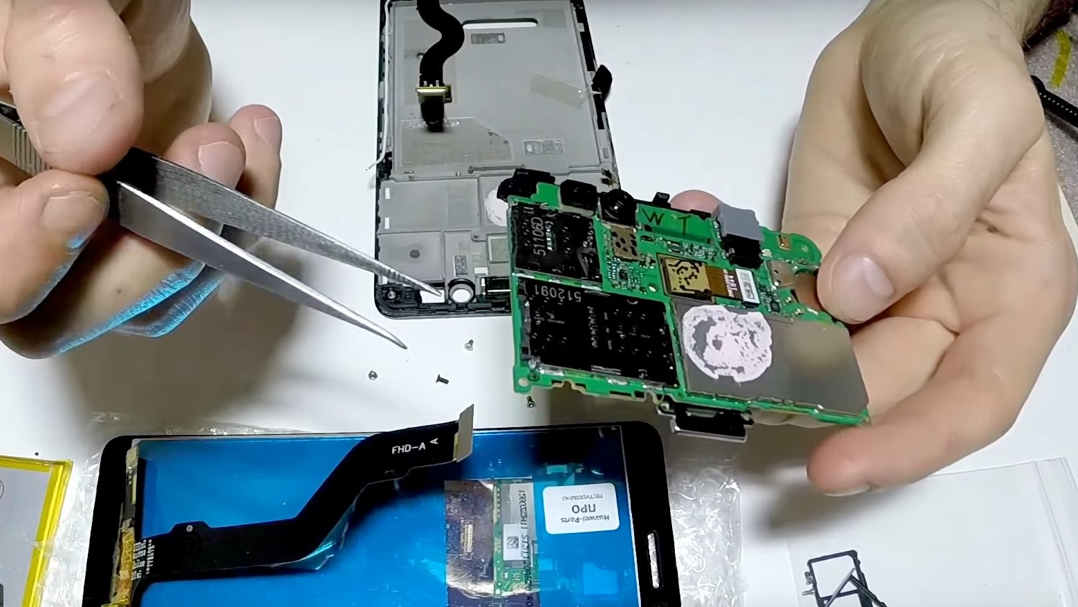 lcd.jpg huawei.jpg