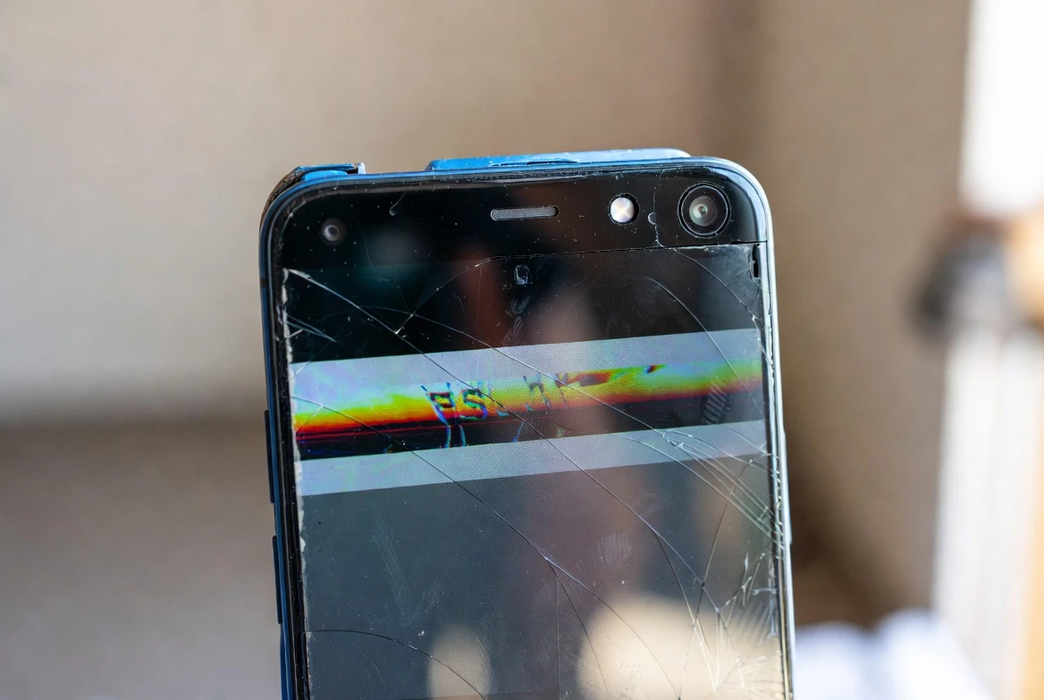 Белый экран или полосы на дисплее: диагностика шлейфа и матрицы 2