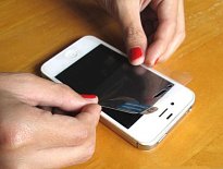 Как клеить пленку на телефон